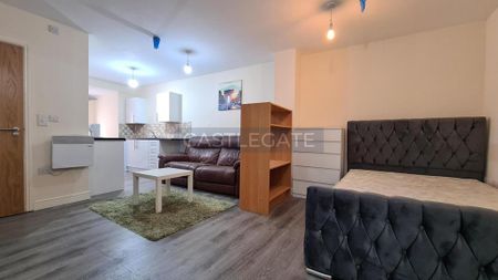 1 bedroom flat to rent - Photo 2