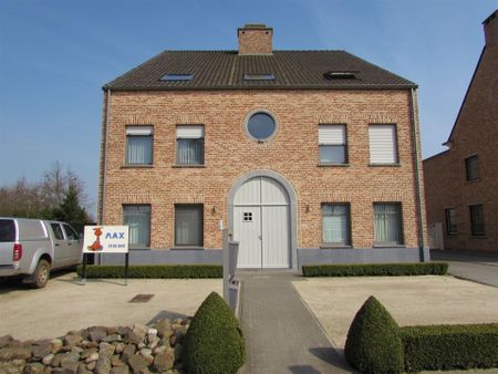 Gelijkvloers appartement met twee slaapkamers, terras en garage - Foto 4
