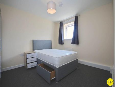 1 bedroom in a house share to rent - Photo 2