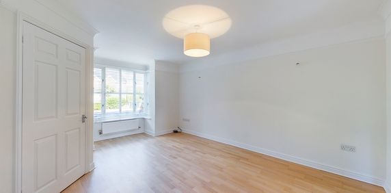 3 bed end of terrace house to rent in Kite Wood Road, Penn, HP10 8HH - Photo 2