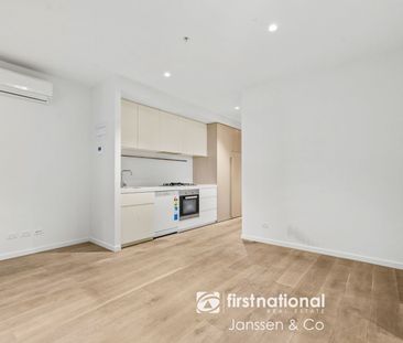 Luxury City Living Meets Resort-Style Indulgence! - Photo 5