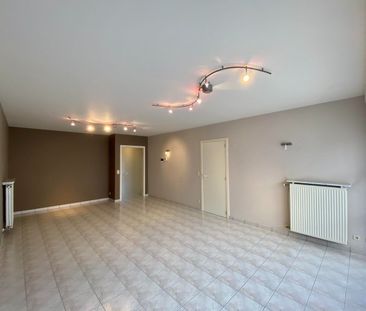 Instapklaar 2-slaapkamer appartement met garage te Roeselare! - Foto 2