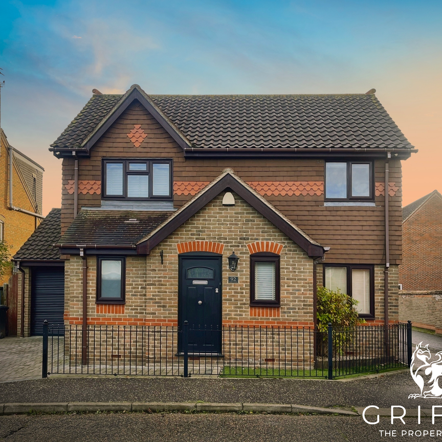 Langham Drive, Rayleigh, SS6 - Photo 1