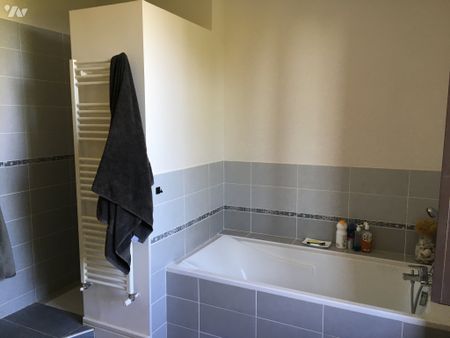 Maison de 95m2 sur 2 niveaux, T4, jardin + terrasse + garage - Photo 4