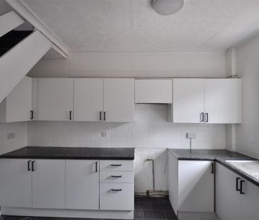 3 bedroom terraced house to rent - Photo 5