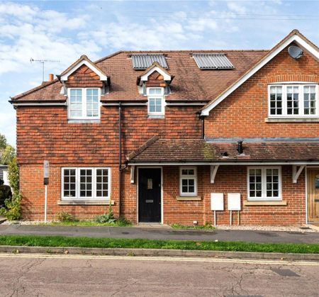 3 Bedroom House - Riverdale, Wrecclesham - Photo 4