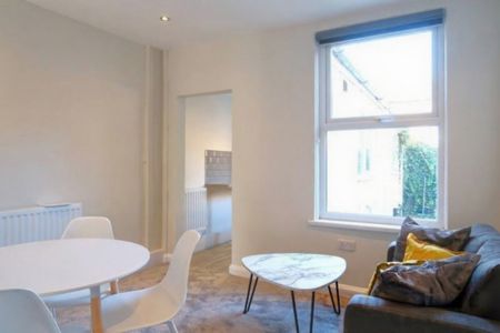 3 bed Mid Terraced House for Rent - Photo 2
