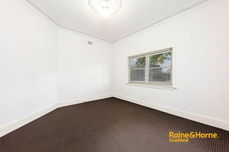 Three-Bedroom Home Only Minutes from Strathfield Station - Photo 2