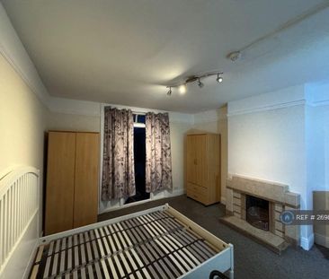 1 bedroom in a house share to rent - Photo 6