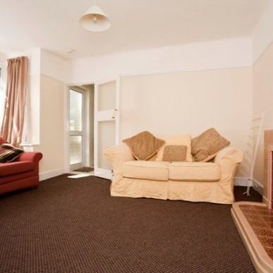 4 DOUBLE Bedroom Student House - FINAL YEAR STUDENTS ONLY - Photo 1