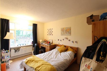 4 bedroom semi-detached house to rent - Photo 2