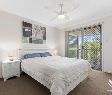 STYLISH EXECUTIVE LIVING AT GREAT LOCATION - Photo 1