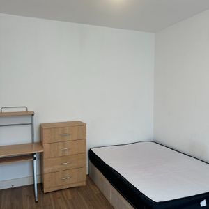 Room in a Shared House, Leslie Road, E11 - Photo 2