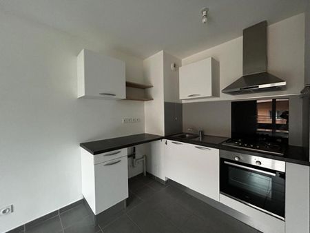 Location Appartement 2 pièces 41m² ST PIERRE EN FAUCIGNY 74800 - Photo 3