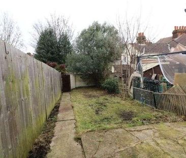 Burnt Oak Terrace, Gillingham, ME7 - Photo 4