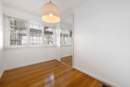 2/4 Clowes Street, South Yarra. - Photo 4