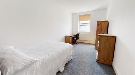 3 bedroom apartment to rent - Photo 3