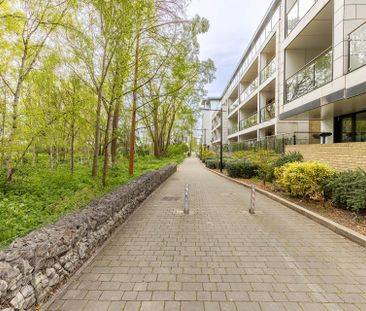 Knaresborough Drive, Earlsfield SW18 - Photo 1