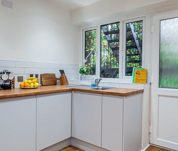 2 Bed Flat, Brighton Road, CR8 - Photo 4