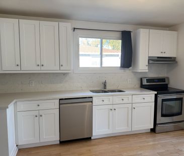 For Lease - 37 Ondrey Street, Bradford West Gwillimbury, Ontario - Photo 2