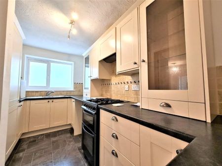 Dutch Barn Close, Stanwell, Staines-upon-Thames, Surrey, TW19 7NG - Photo 4