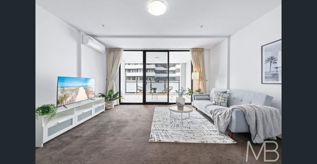 CONTEMPORARY PARKSIDE LIVING IN A HIGHLY-REGARDED URBAN ENCLAVE - Photo 1