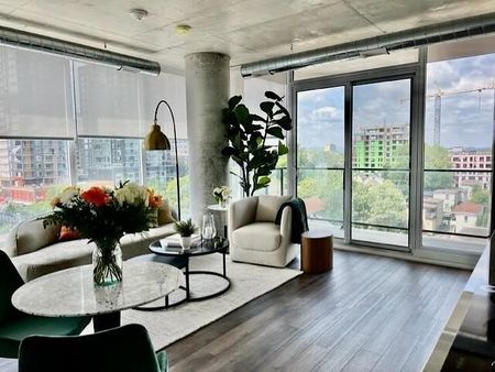 In the middle of it all, but a world apart! - Photo 3