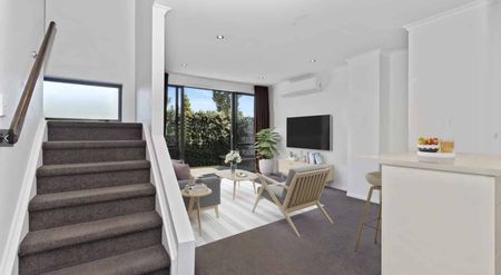 High End Townhouse - Photo 3