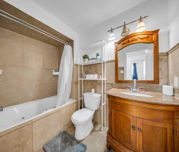 For Lease - 883 Thistle Down Circle, Mississauga, Ontario - Photo 2