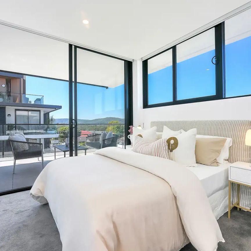 “As new luxury apartment in Point Frederick” - Photo 1