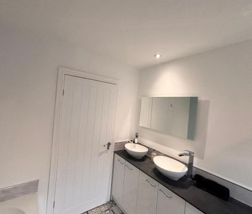 3 bedroom terraced house to rent - Photo 6