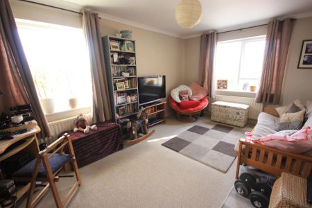 , Burpham - 1 bedroomProperty for lettings - Seymours - Photo 2