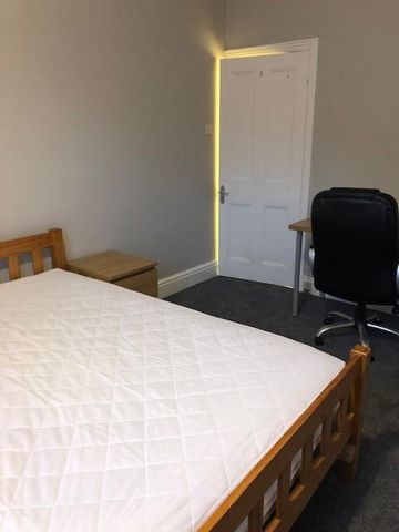 3 bedroom terraced house to rent - Photo 4