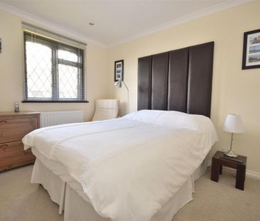 5 bedroom detached house to rent - Photo 2