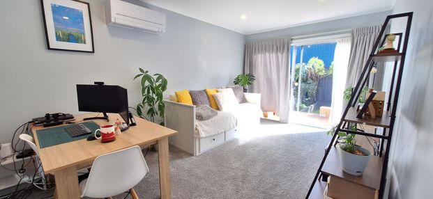 Renovated Home in a Prime Lunn Avenue Location - Photo 1