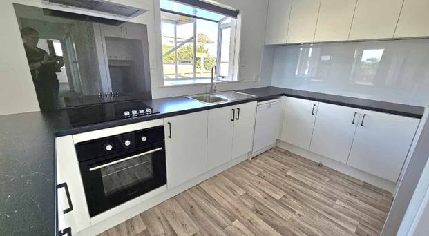 Spotswood - 4 Bedrooms - Photo 1