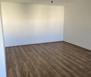 Lichtdurchflutete, großzügige 3,5 Zimmer-Whg. mit Küche u. Balkon i... - Photo 2