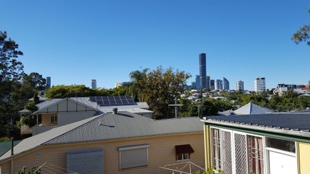 Charming One-Bedroom Flat in Prime Paddington Location - Photo 2