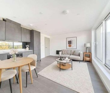 West Byfleet, Surrey, KT14 - Photo 2