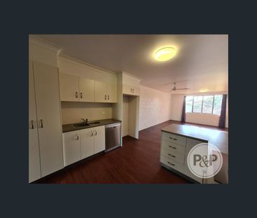 1/5 Leslie Street, Oonoonba, Qld 4811 - Photo 3