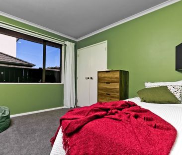 Modern Family Living in a Prime Location - Photo 6