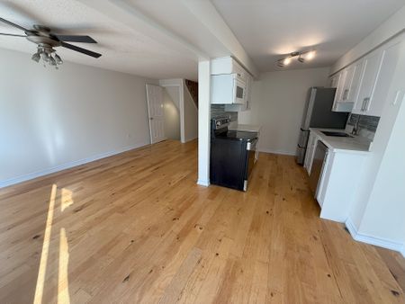 For Lease - 269 Dunsmore Lane, Barrie, Ontario - Photo 2