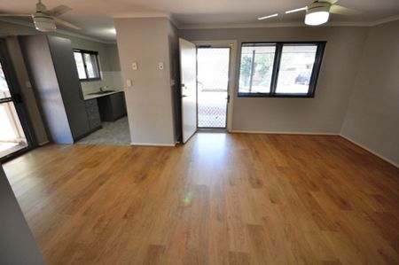 SPACIOUS, COSY & CLOSE TO EVERYTHING! - Photo 2