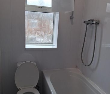 2 bedroom end of terrace house to rent - Photo 3