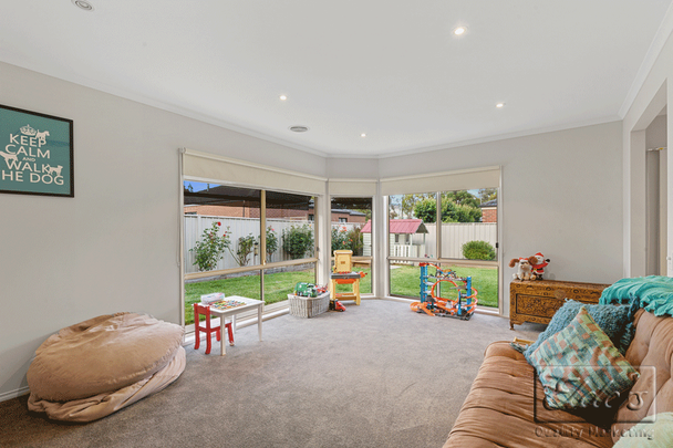 Strathfieldsaye Sophistication - 6 Month Lease - Photo 1