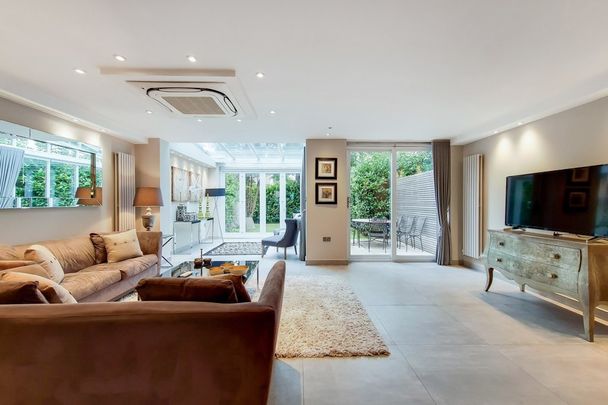 St. Johns Wood Park, London, NW8 6NN - Photo 1