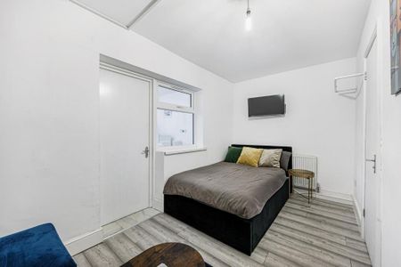 Studio to rent - Photo 2