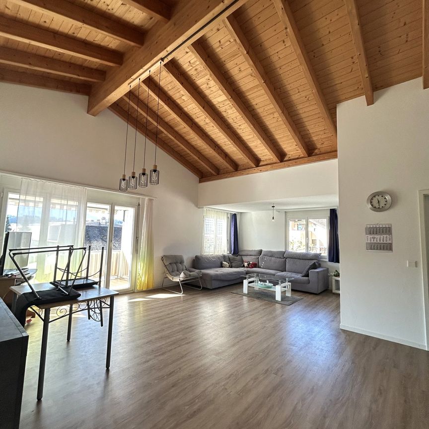 Helle 4.5-Zimmer-Dachwohnung mit Balkon in Uznach - Photo 1