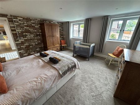5 bedroom detached house to rent - Photo 3