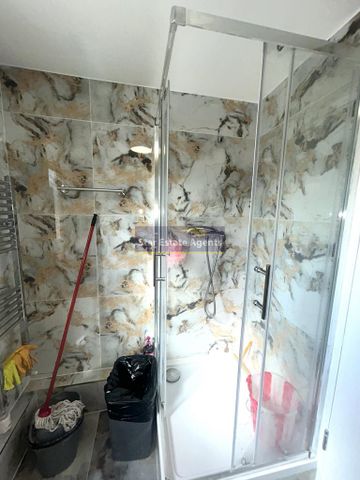1 bedroom in a flat share to rent - Photo 4
